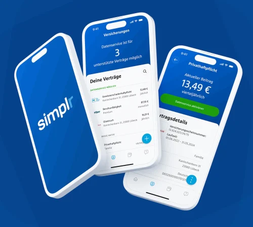 Drei Smartphones mit der geöffneten simplr App zeigen Vertragsübersicht, Beitragshöhe und App-Startbildschirm.